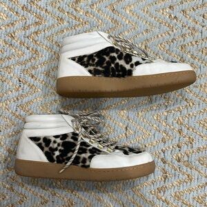 Leather and animal fur tennies